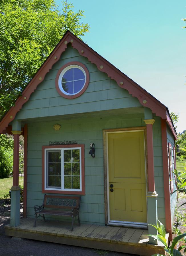 The Village Green Cottage Grove Exteriör bild