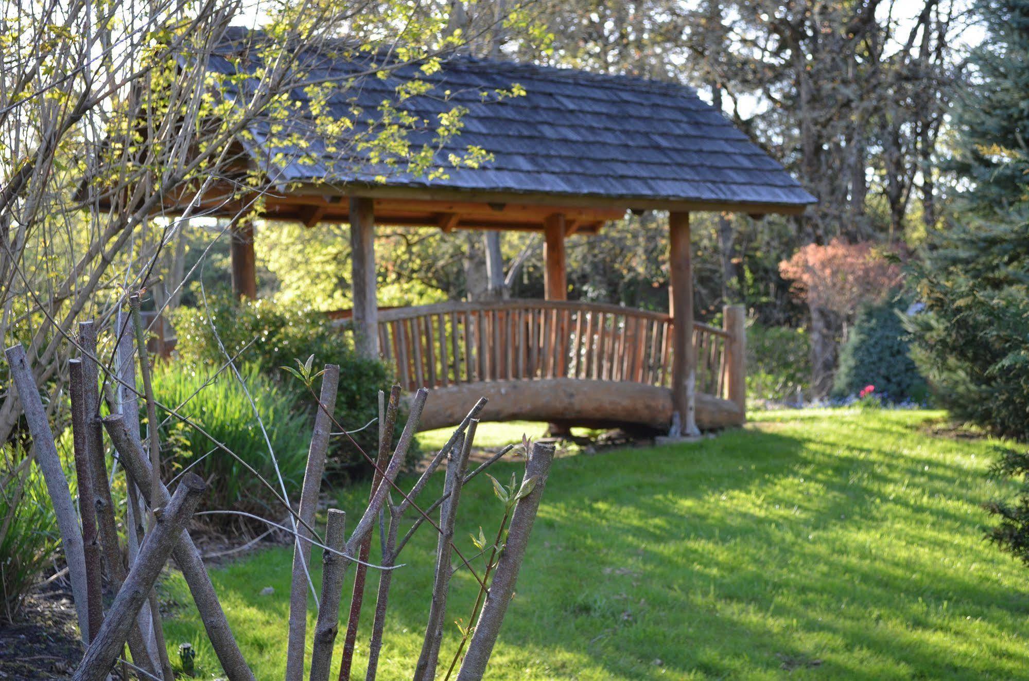 The Village Green Cottage Grove Exteriör bild
