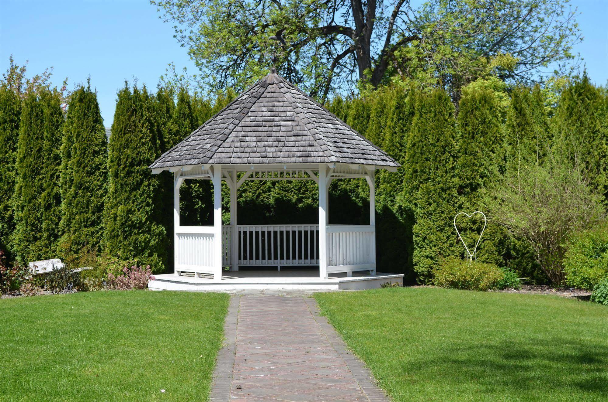 The Village Green Cottage Grove Exteriör bild
