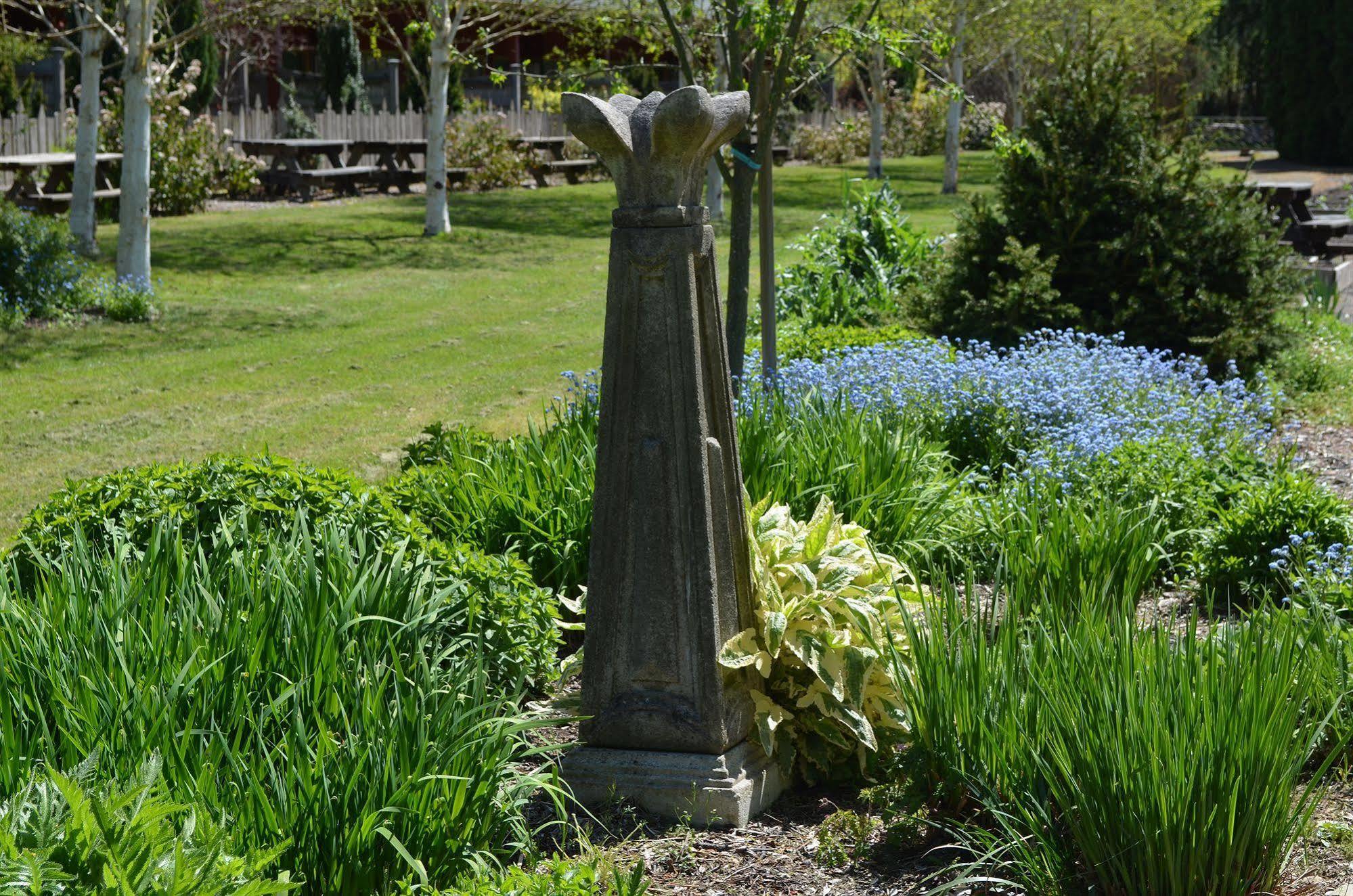The Village Green Cottage Grove Exteriör bild